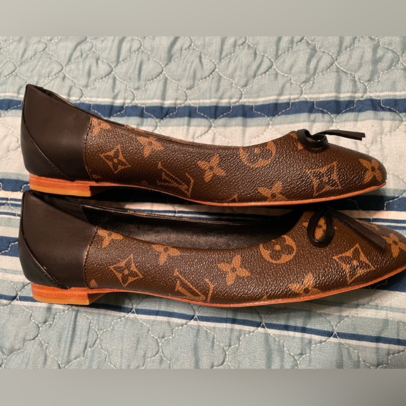 Louis vuitton shoes **Darling ballet flats. - Picture 3 of 10